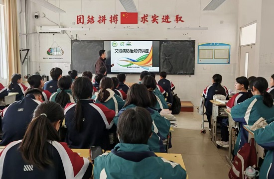 莒南县汀水中学开展艾滋病防治知识讲座