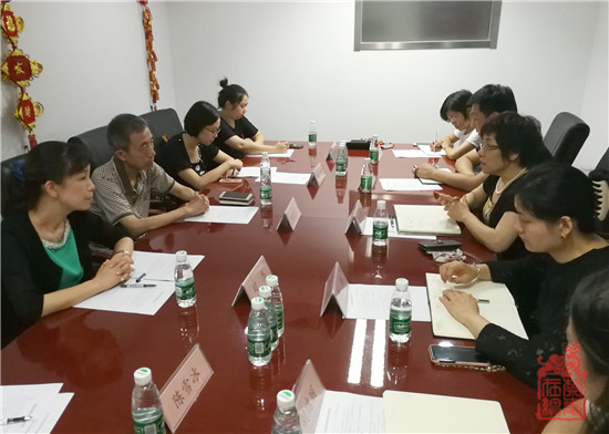 团中央网络影视中心党委常委、副主任,“青年之声”综合办公室副主任蔺玉红与北京大学中国药物依赖性研究所常务副所长时杰、北京禁毒教育基地副主任曲晓光等相关人员研究禁毒专题实施方案