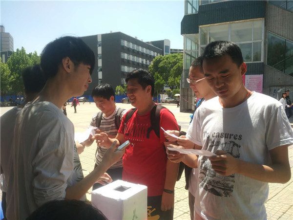 北京石油化工学院防艾宣传之柠檬大挑战